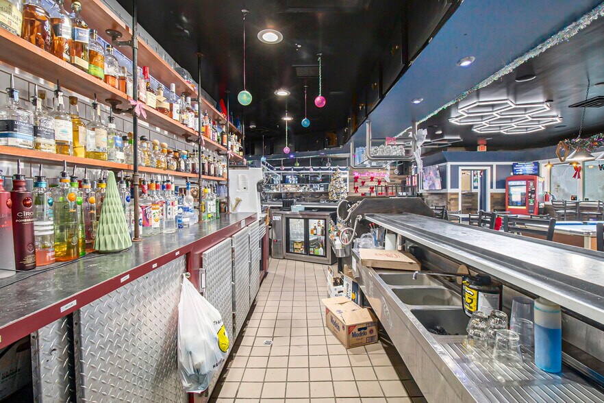 More Photos Of 5153 Fenton Rd, Flint Restaurant For Sale