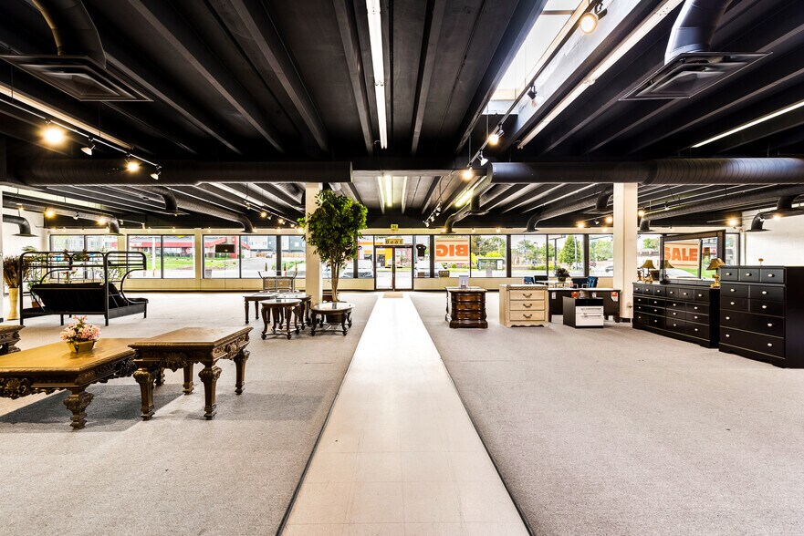 More Photos Of 1660 Federal Blvd, Denver Freestanding For Lease