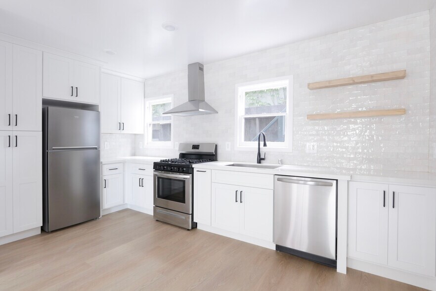 More Photos Of 2008-2020 Strongs Dr, Venice Apartments For Sale