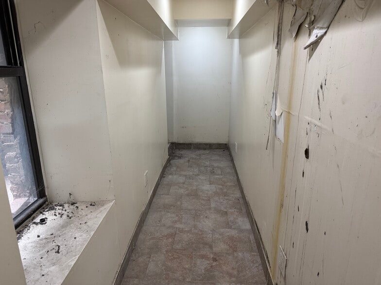 More Photos Of 54 Maujer St, Brooklyn Apartments For Lease