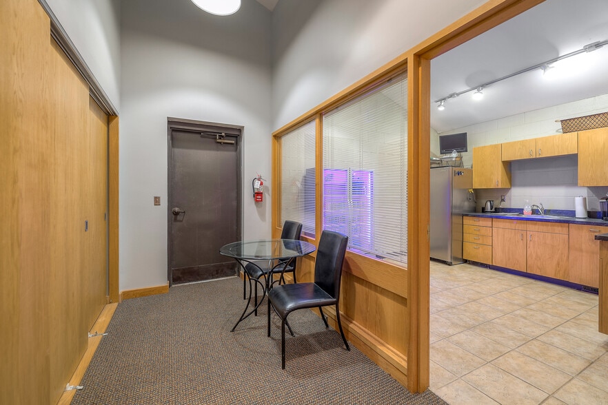 More Photos Of 8880 Ballentine St, Overland Park Office For Sale
