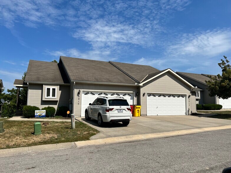 More Photos Of 3005-3033 S Shrank Cir, Independence Apartments For Sale