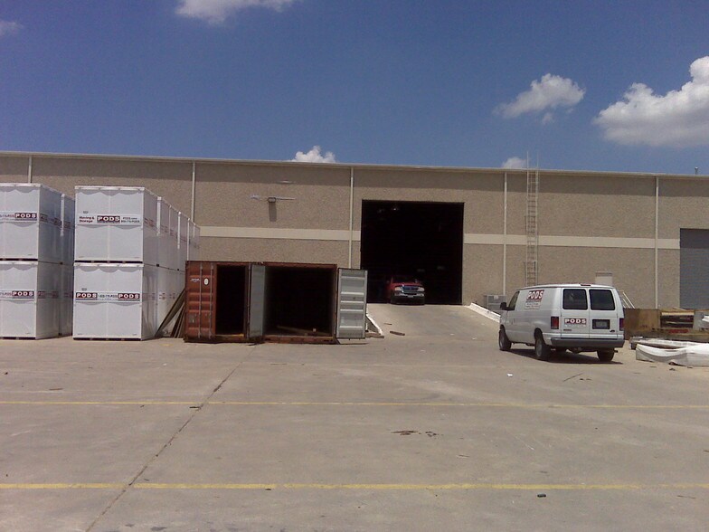 More Photos Of 7500-7524 S Jack Newell Blvd, Fort Worth Warehouse For Lease