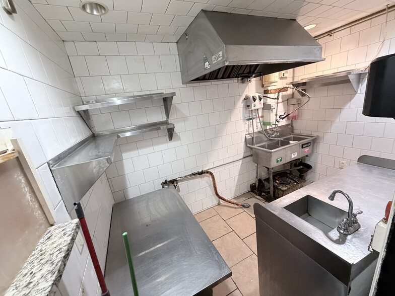 More Photos Of 19401 Linden Blvd, Saint Albans General Retail For Lease
