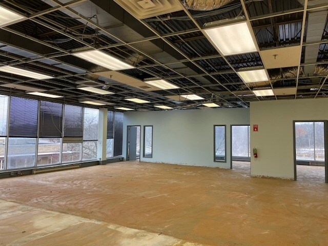 More Photos Of 543 W Algonquin Rd, Arlington Heights Warehouse For Sale