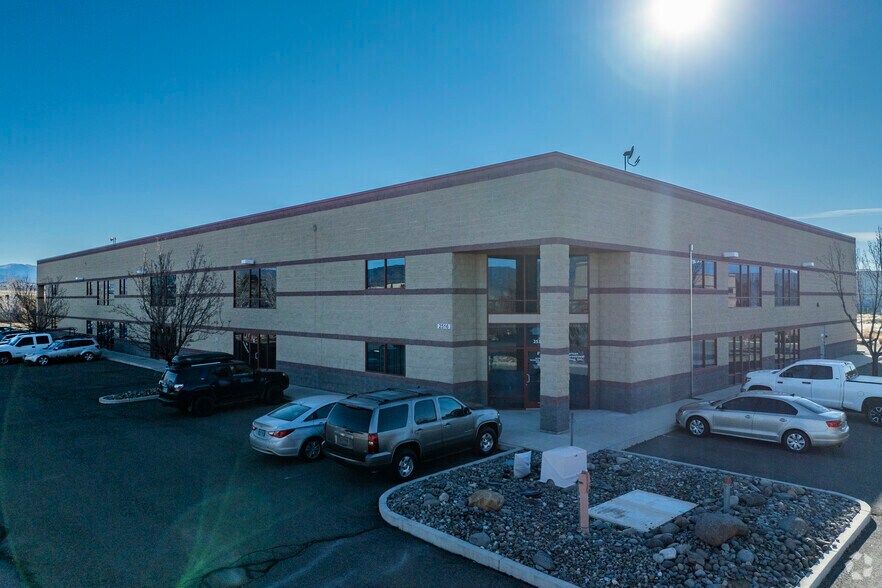 More Photos Of 2516 Business Pky, Minden Flex For Lease