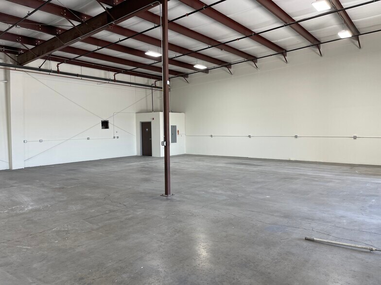 More Photos Of 2010 Holly Ave, Lake Havasu City Warehouse For Lease