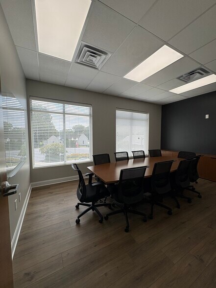 More Photos Of 101 E Market St, Smithfield Office For Lease