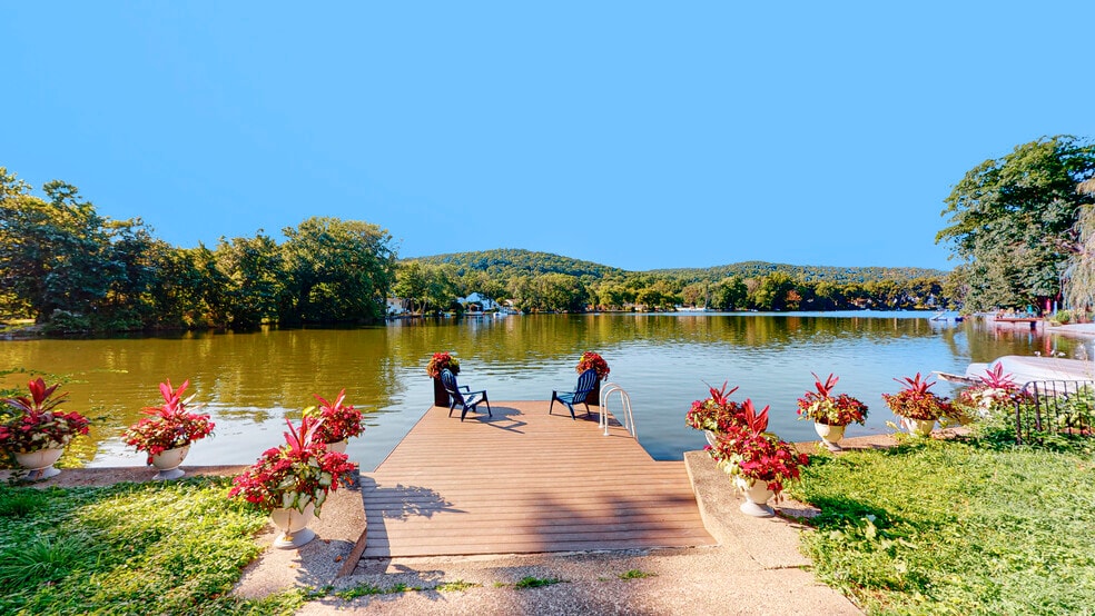 More Photos Of 37 Lakeshore Dr, Oakland Multifamily For Sale