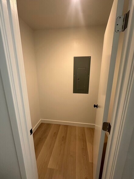 More Photos Of 1600 B St, Hayward Office For Lease