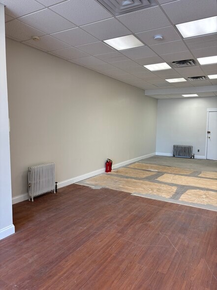 More Photos Of 5 Station Plz, Bethpage Storefront Retail Office For Lease
