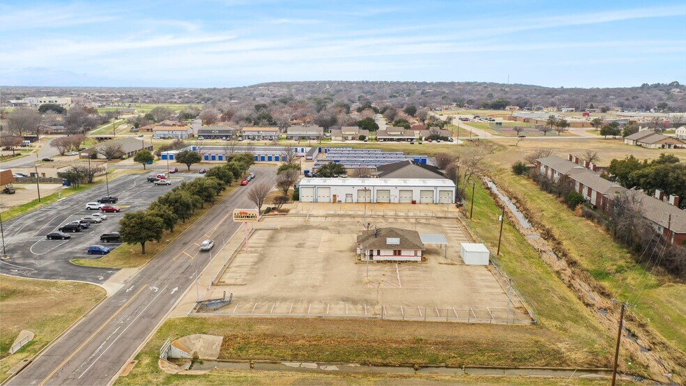 More Photos Of 240 Exchange St, Burleson Auto Dealership For Sale