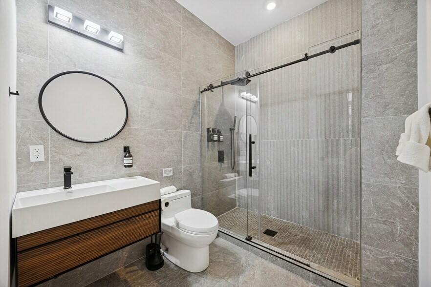 More Photos Of 1325 Spruce St, Philadelphia Hotel For Sale