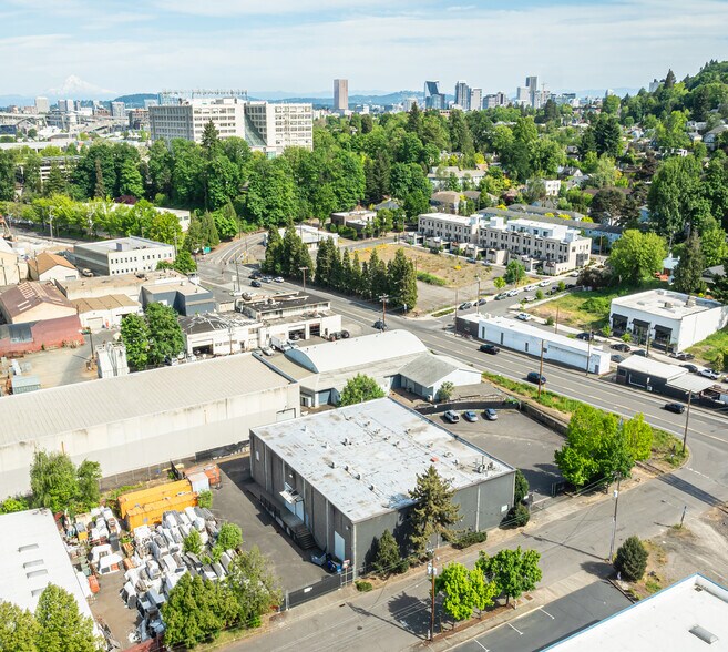 More Photos Of 2330 NW 31st Ave, Portland Flex For Sale
