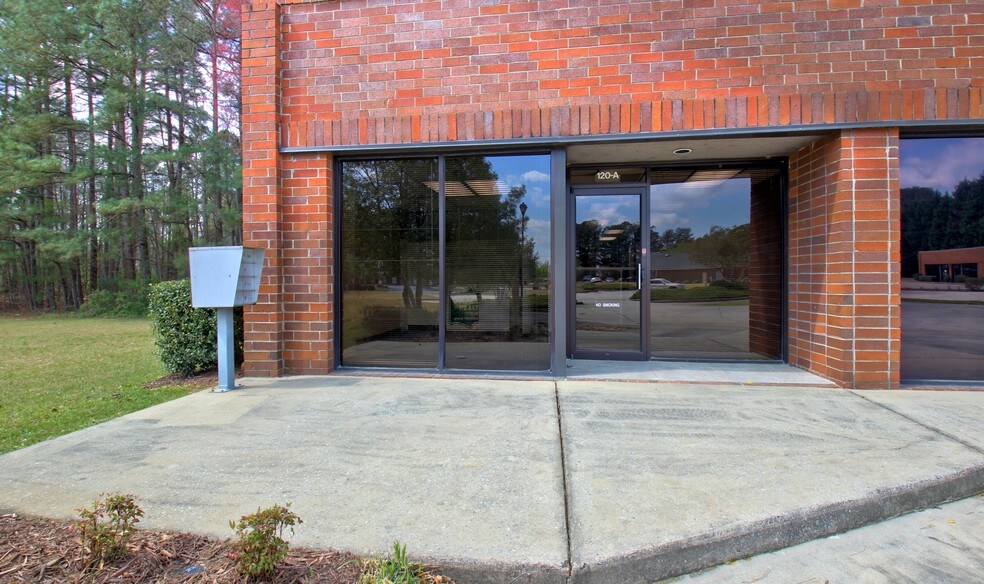 More Photos Of 120 Commerce Cir, Fayetteville Office For Lease