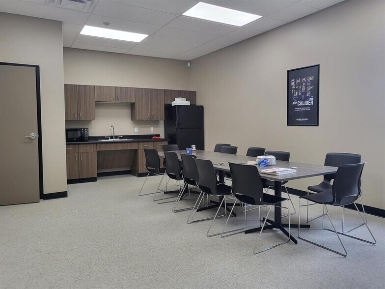 More Photos Of 1465 S Washburn St, Oshkosh Industrial For Sale