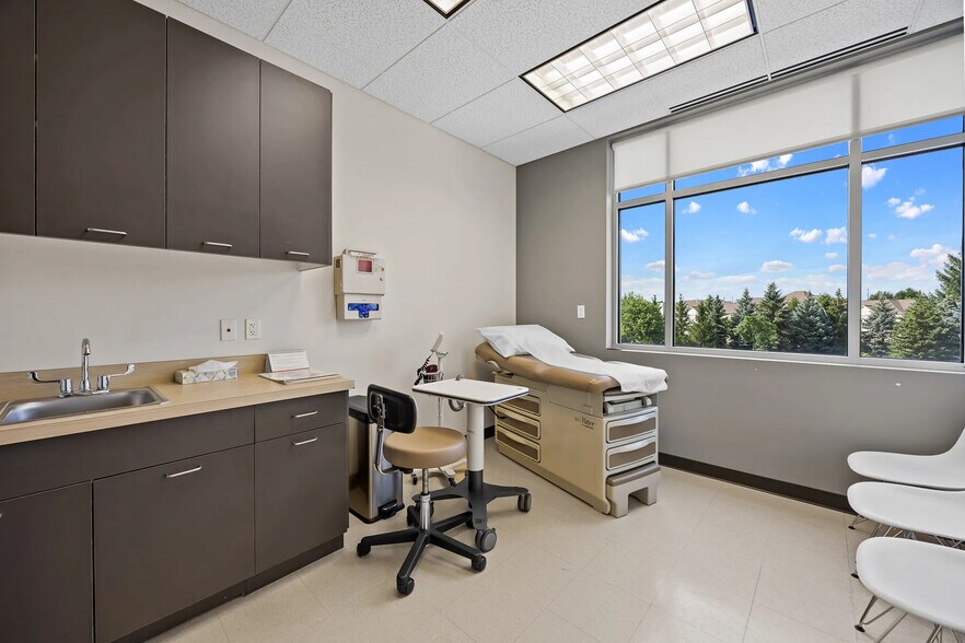 More Photos Of 2000 McDonald Rd, South Elgin Medical For Lease
