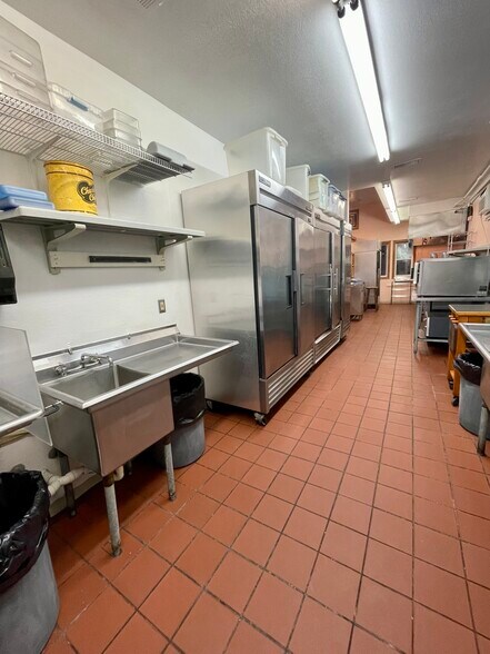 More Photos Of 25202 Island Pines Dr, Waves Restaurant For Sale