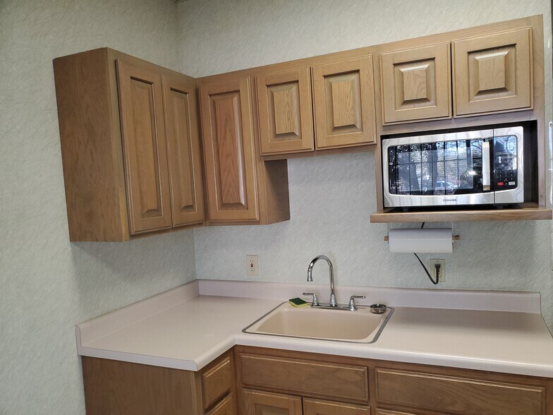 More Photos Of 16015 University Oak, San Antonio Service For Lease