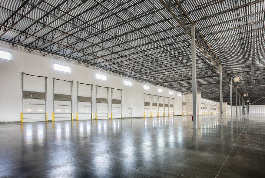 More Photos Of 14101 E Otero Ave, Englewood Warehouse For Lease