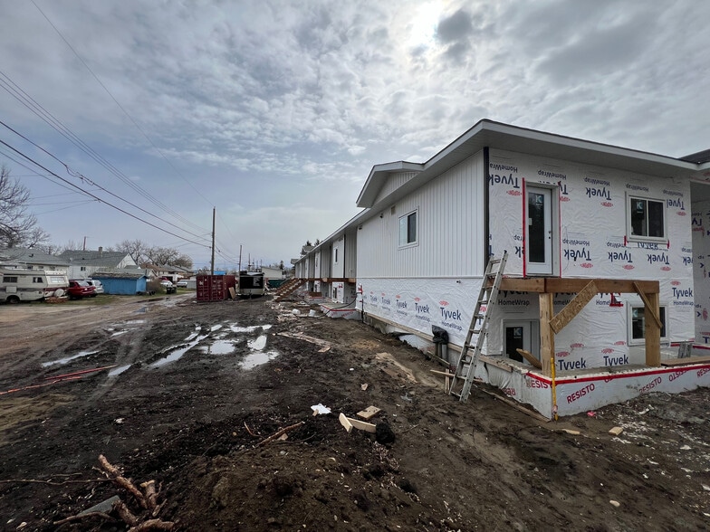 More Photos Of 5014 53 St, Camrose Apartments For Sale