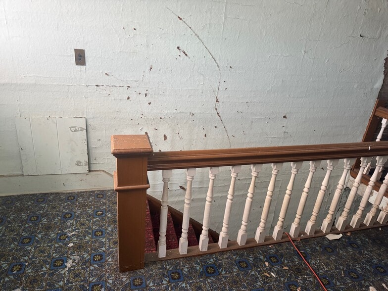 More Photos Of 223 N Main St, Dickson Flex For Sale