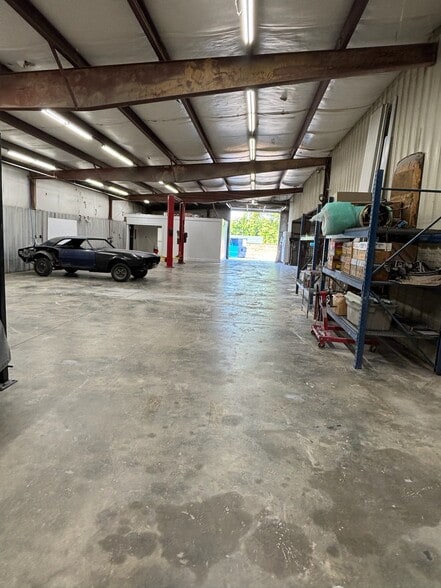 More Photos Of 413 Chatham St, Sanford Warehouse For Lease