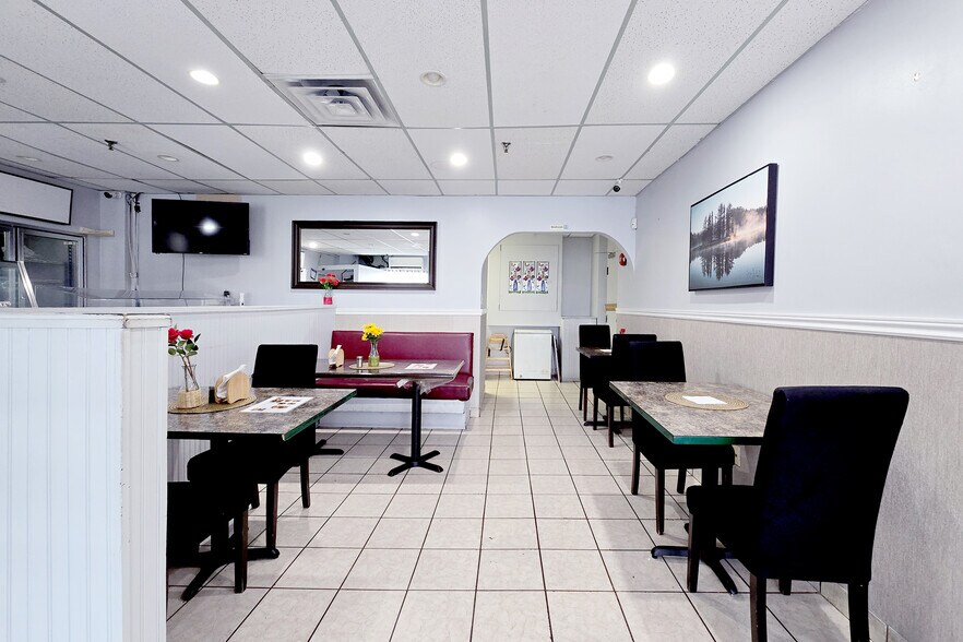 More Photos Of 2019 Bank St, Ottawa Apartments For Sale