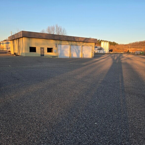 More Photos Of 1050 Benson St, River Falls Warehouse For Sale