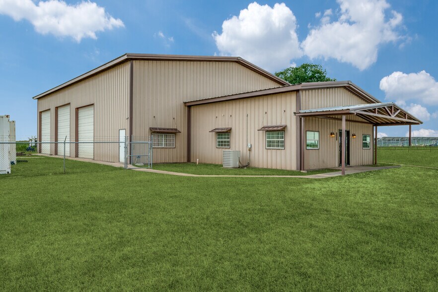 Primary Photo Of 9080 Ike Byrom Rd, Aubrey Warehouse For Lease