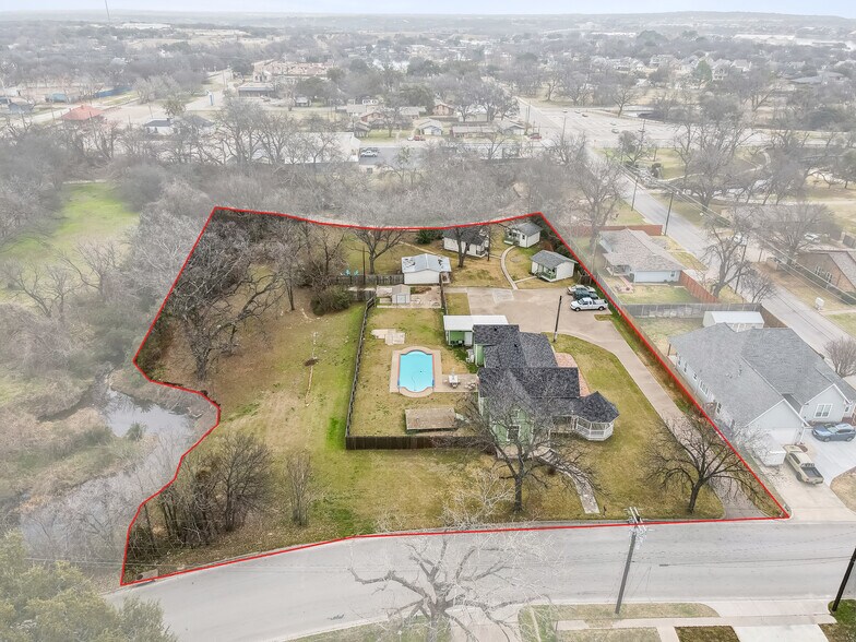 More Photos Of 512 N Travis St, Granbury Hospitality For Sale