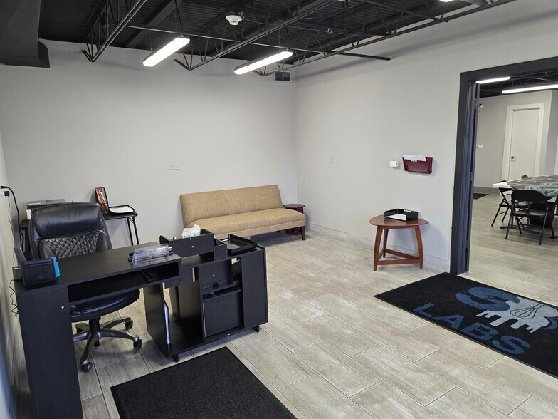 More Photos Of 8030 N Lawndale Ave, Skokie Warehouse For Sale