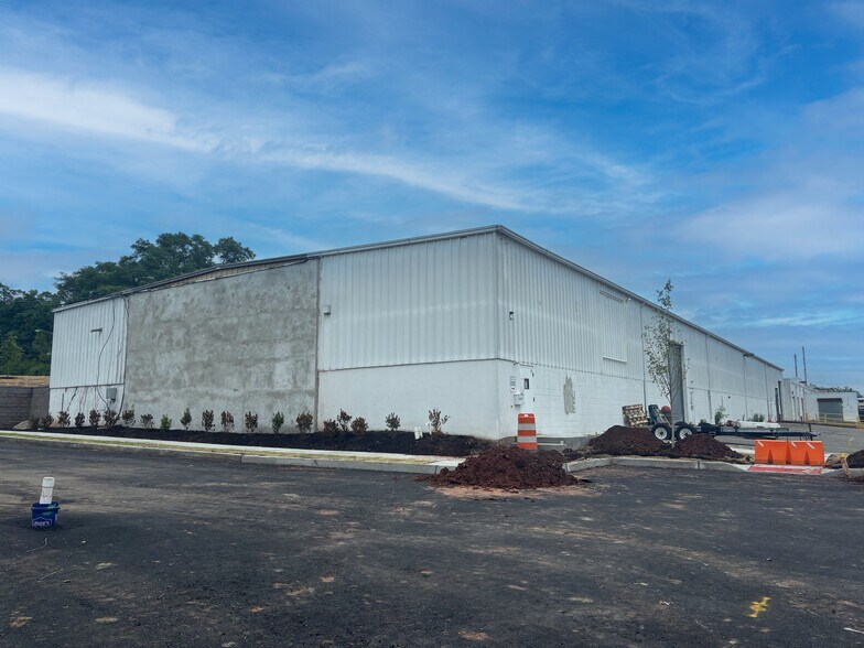 Primary Photo Of 2 Amboy Ave, Woodbridge Warehouse For Lease