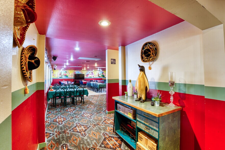 More Photos Of 410 Yakima Valley Hwy, Sunnyside General Retail For Sale