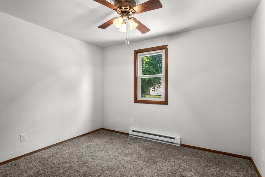 More Photos Of 910 E Cedar Ave, Manitowoc Apartments For Sale