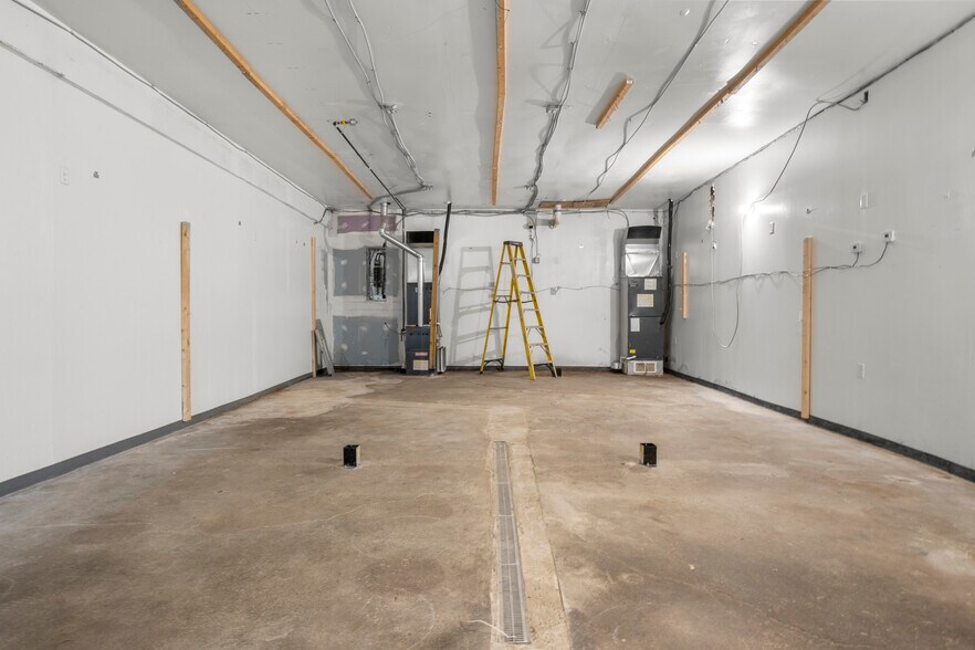 More Photos Of 8411 Southfield Fwy, Detroit Auto Dealership For Sale