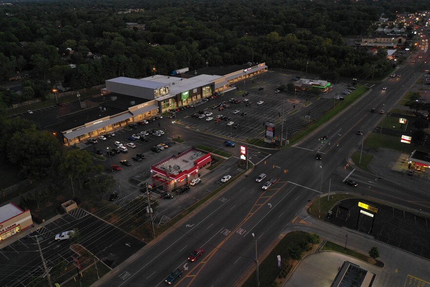 More Photos Of 1632-1680 Memorial Blvd, Murfreesboro Storefront For Lease
