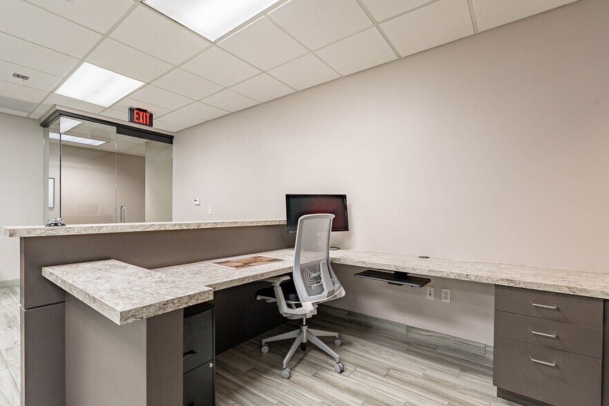 More Photos Of 7310 N 16th St, Phoenix Office For Lease