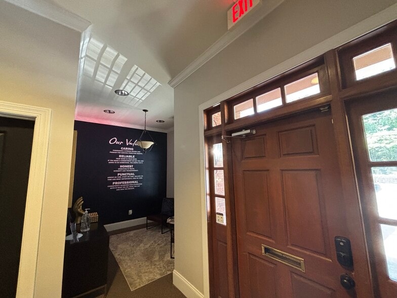 More Photos Of 3985 Arkwright Rd, Macon-Bibb Office For Sale