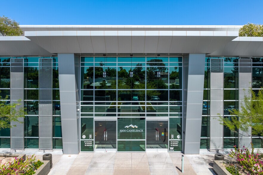 More Photos Of 3900 E Camelback Rd, Phoenix Office For Lease