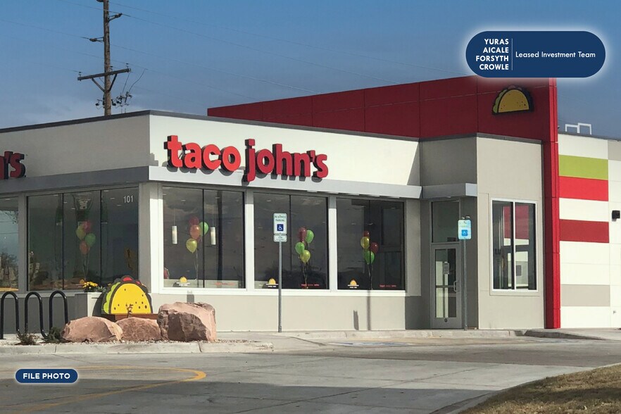 Primary Photo Of 1750 S Main St, West Bend Fast Food For Sale