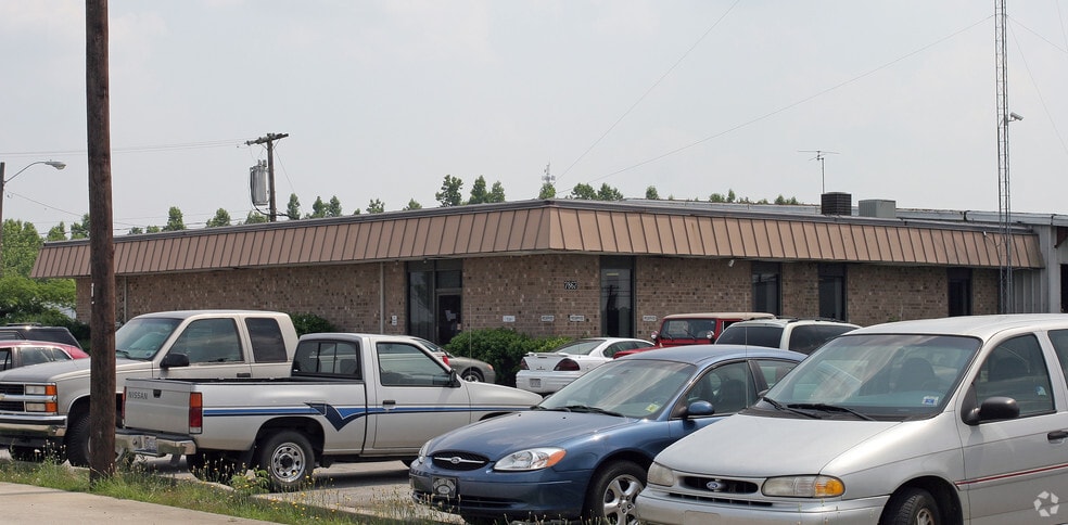 More Photos Of 7867 Turnpike Rd, High Point Distribution For Lease