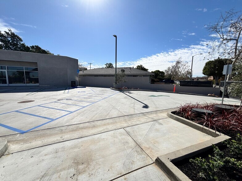 More Photos Of 887 N Glassell St, Orange Freestanding For Lease