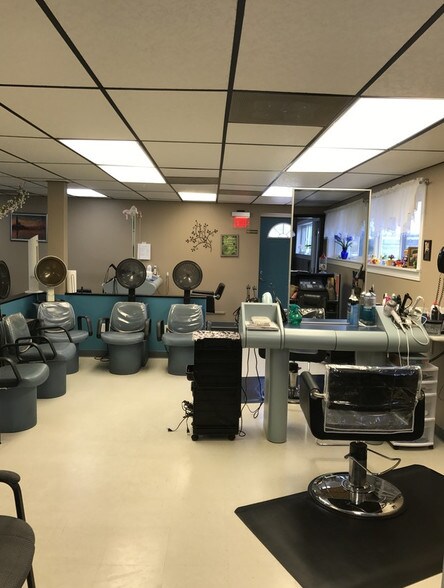 More Photos Of 1741 W Old Ridge Rd, Hobart Storefront Retail Office For Lease