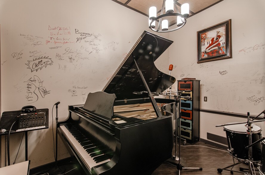 More Photos Of 2714 Westwood Dr, Nashville Office Residential For Lease