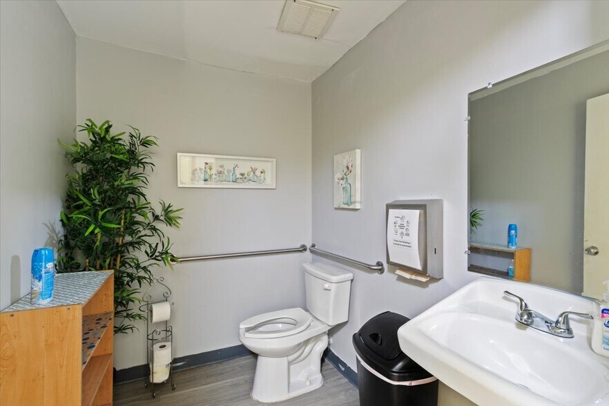 More Photos Of 2365 County Line Rd, Atlanta Daycare Center For Sale