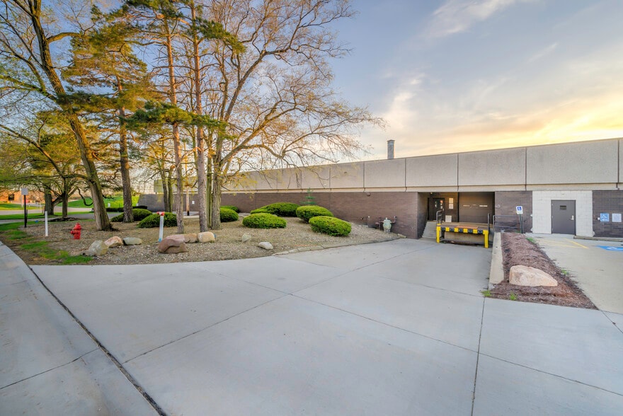 More Photos Of 26111 Miles Rd, Bedford Heights Manufacturing For Lease