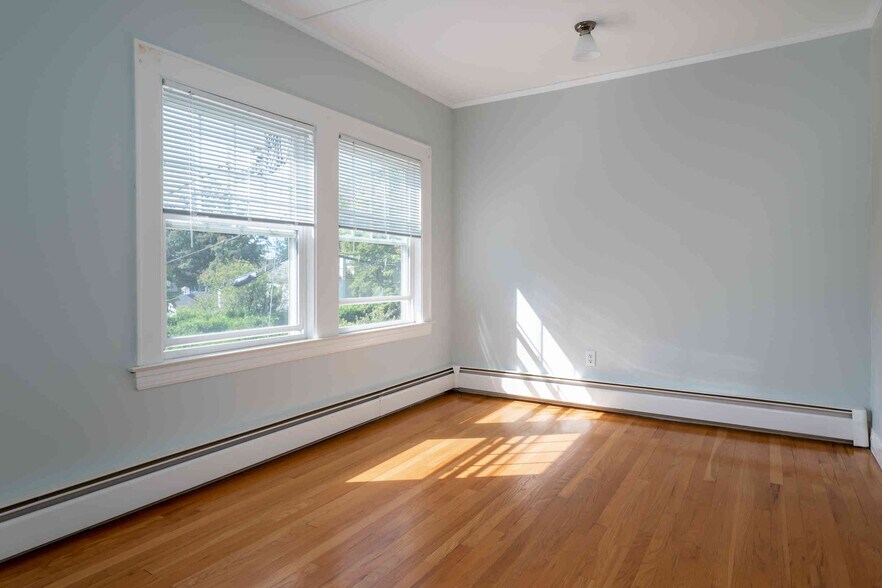 More Photos Of 435 York St, York Office Residential For Sale