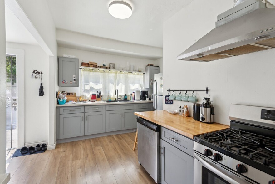 More Photos Of 426 Ivy St, Glendale Apartments For Sale