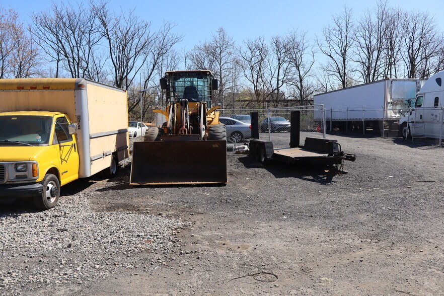 More Photos Of Catasauqua Ave., Whitehall Warehouse For Lease
